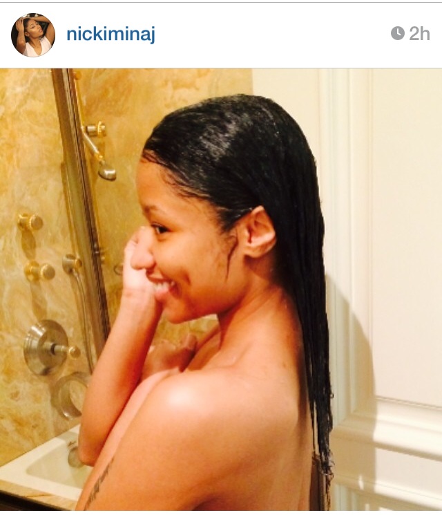 Nicki Minaj's Sexy Bathroom Pics!!!