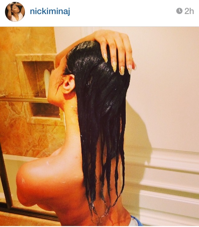 Nicki Minaj's Sexy Bathroom Pics!!!