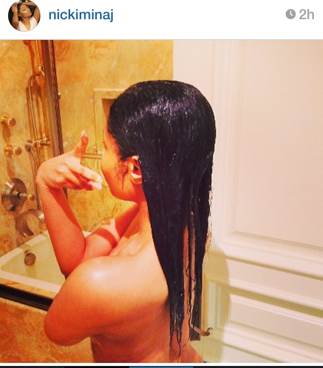 Nicki Minaj's Sexy Bathroom Pics!!!