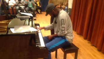 Rickey Smiley playing piano at MSU