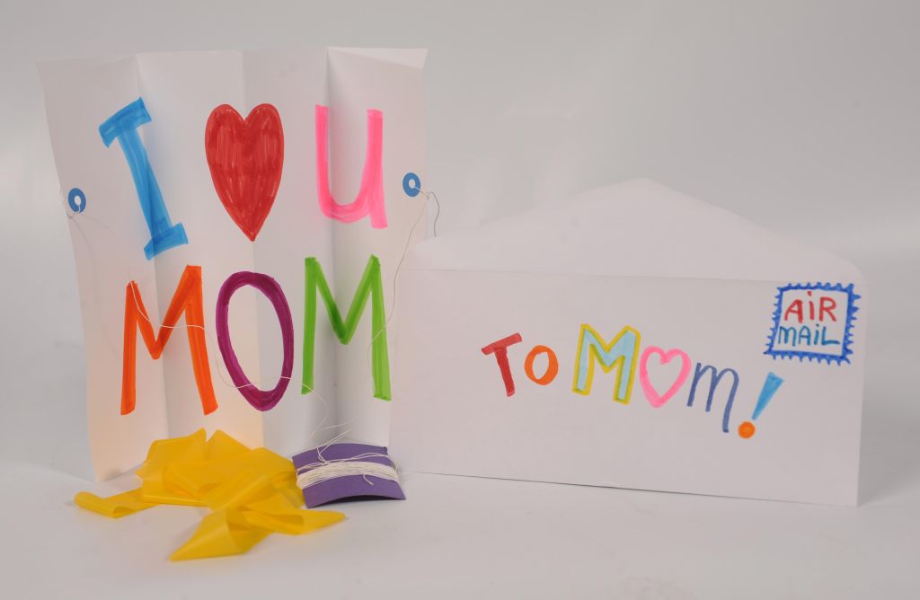 (RM)Mother's Day gifts. Hand made kite. Hyoung Chang, The Denver Post
