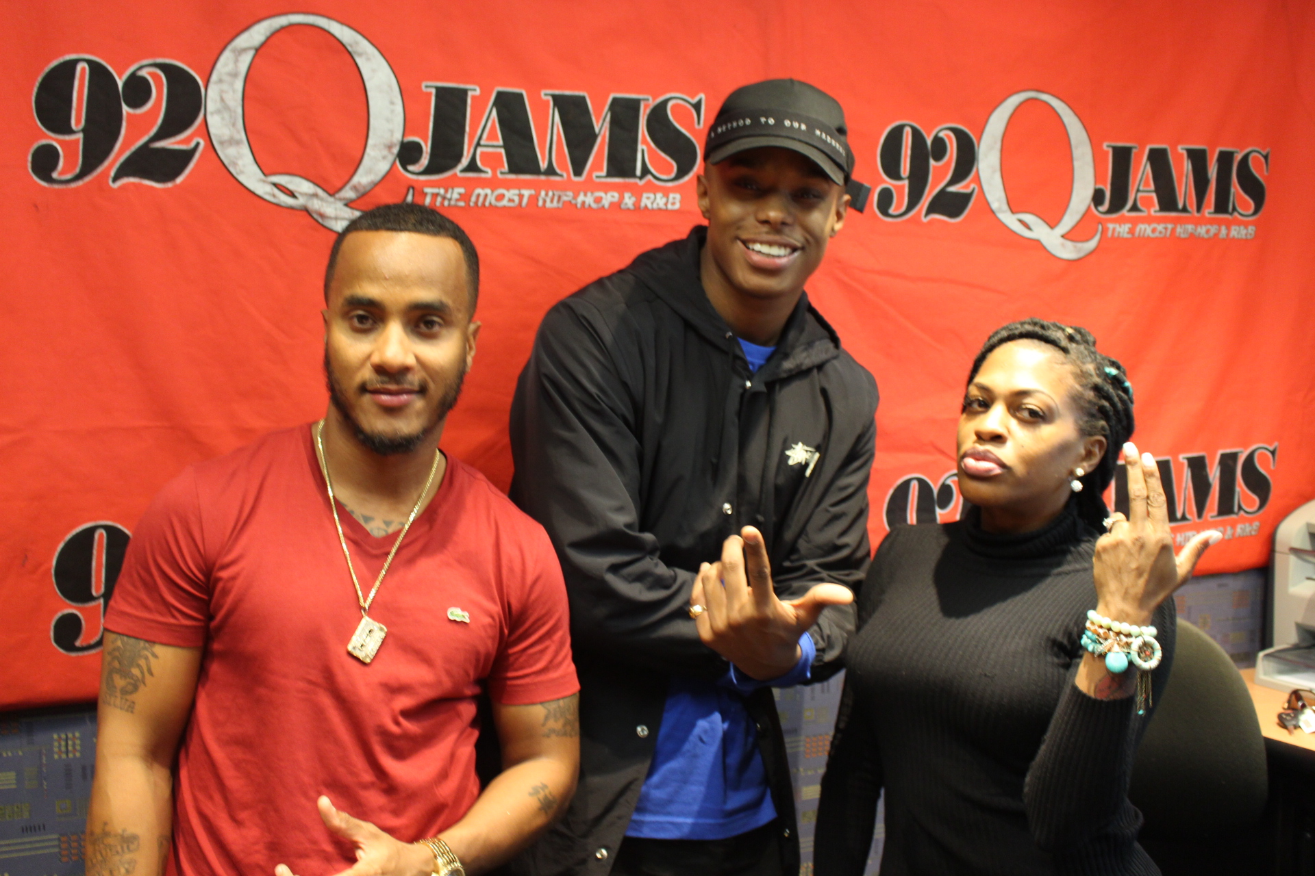 Avery Wilson Sings Live During Interview with DJ Quicksilva, Lil Mo 92 Q