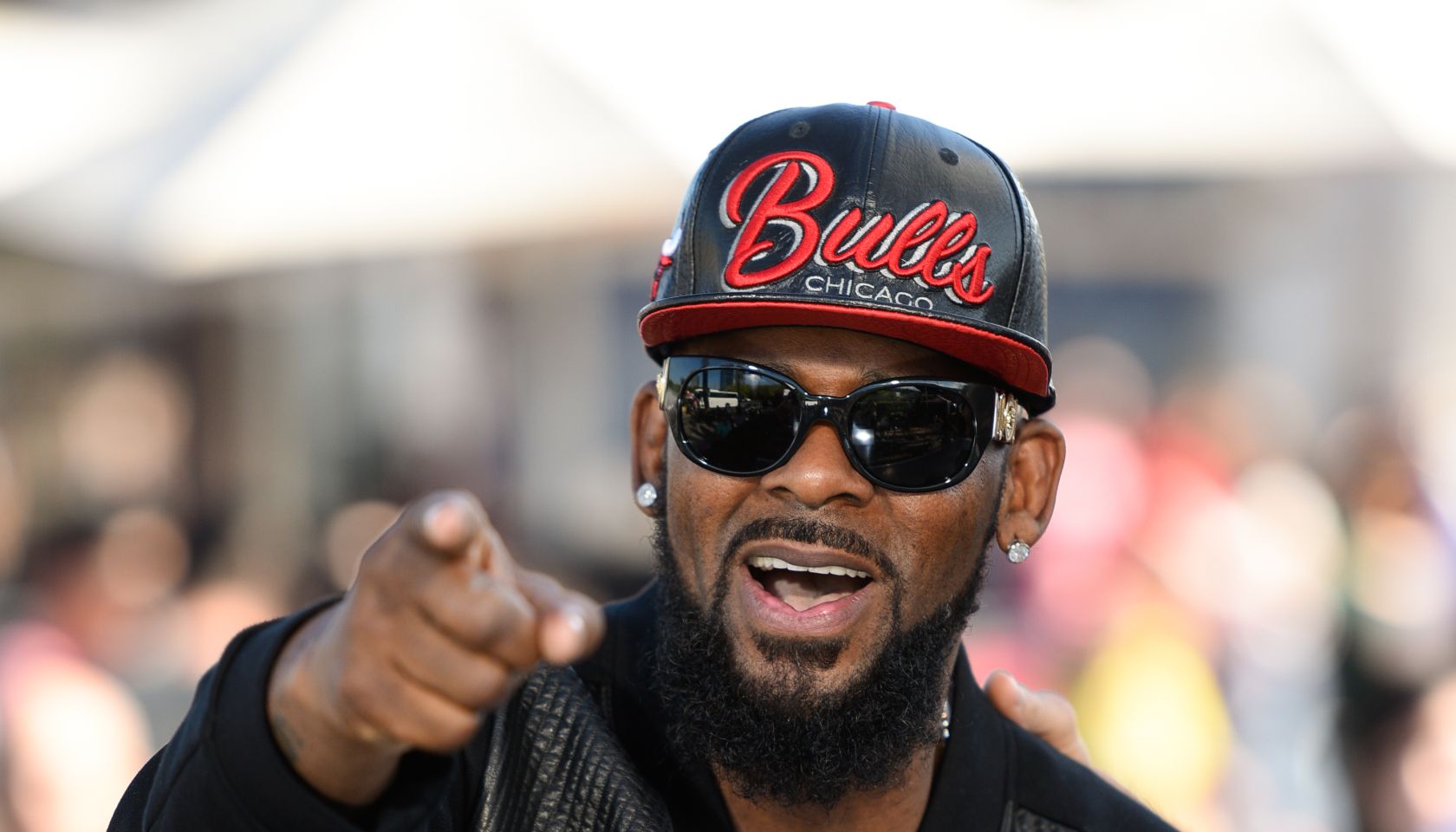 R Kelly And Laurence Fishburne On 'Extra'