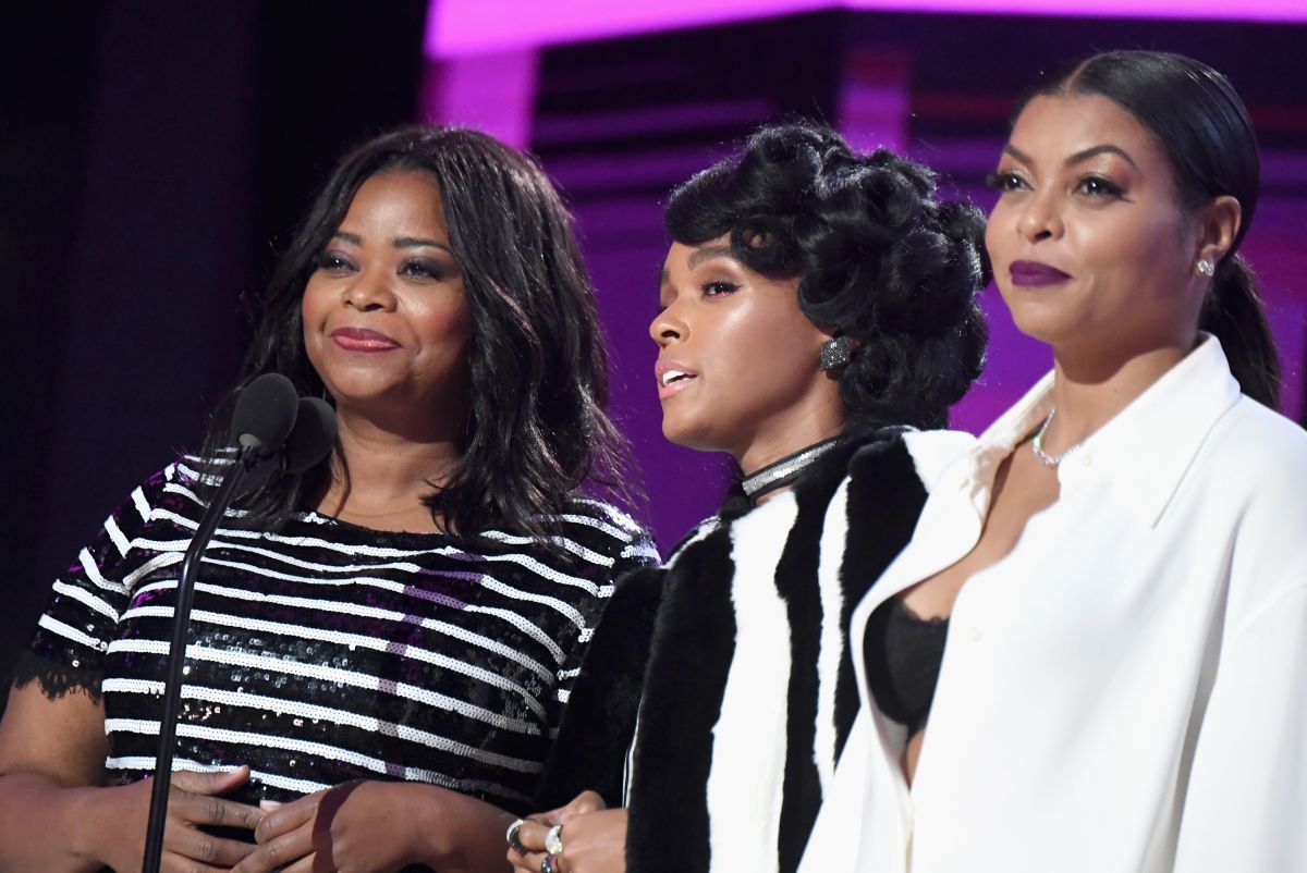 2016 American Music Awards - Roaming Show