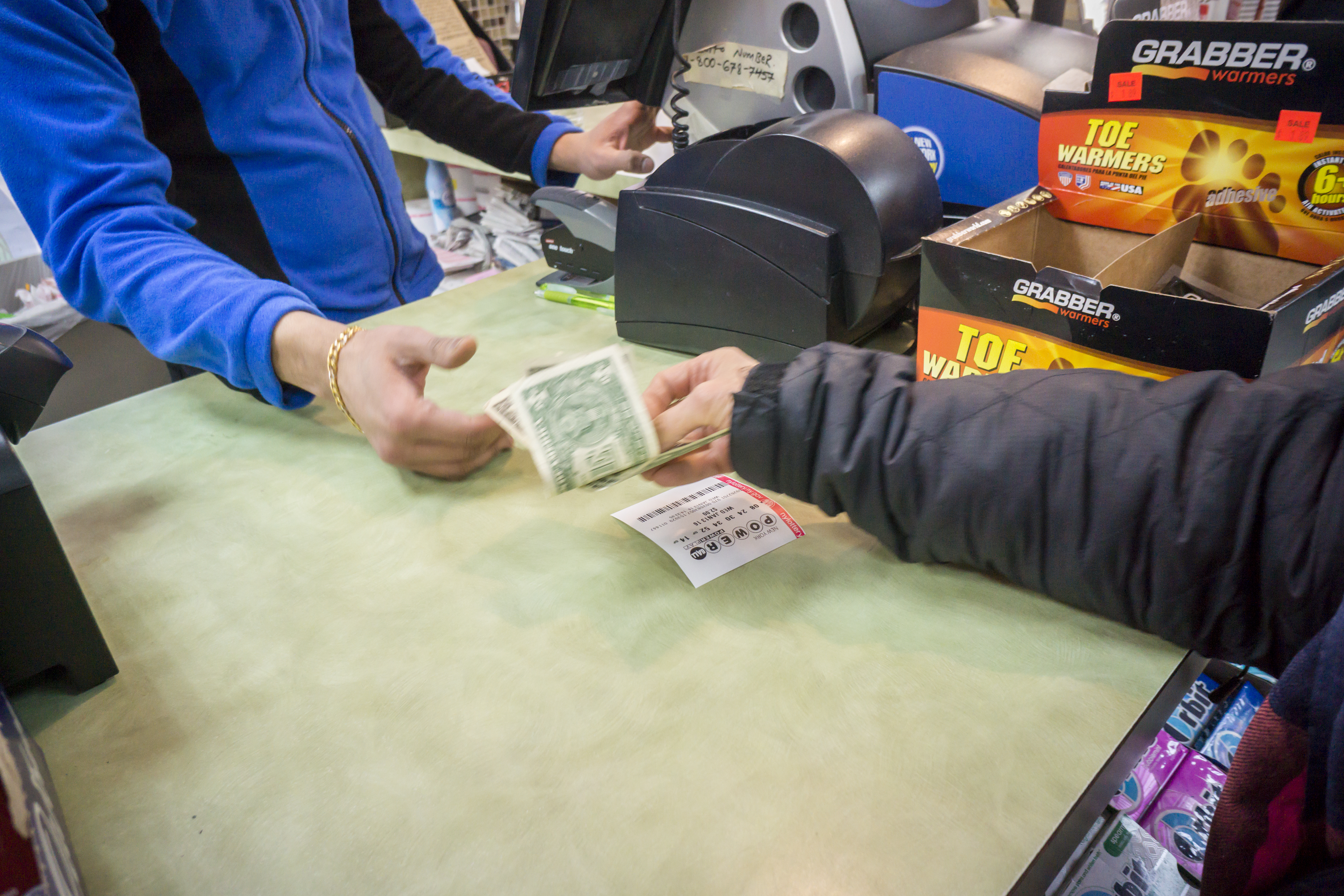 Powerball lottery jackpot reaches a record $1.5 billion