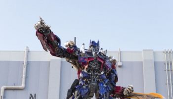 Life-Size Optimus Prime Prepares For Battle Atop Universal Orlando Resort's TRANSFORMERS: The Ride - 3D