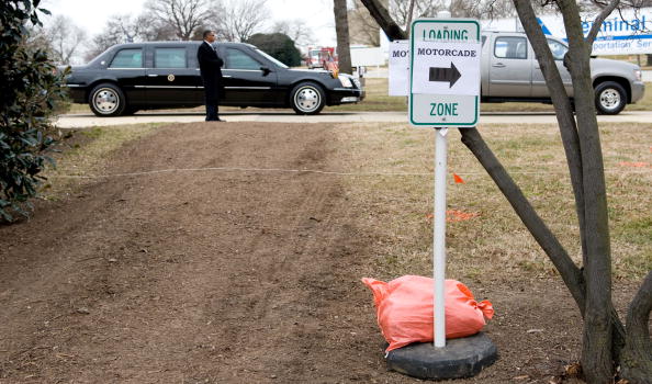 A sign points which direction to US Pres