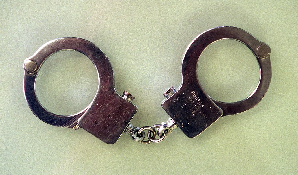 Victoria Police Handcuffs. Generic 19 November 1998 THE AGE NEWS Picture by AND