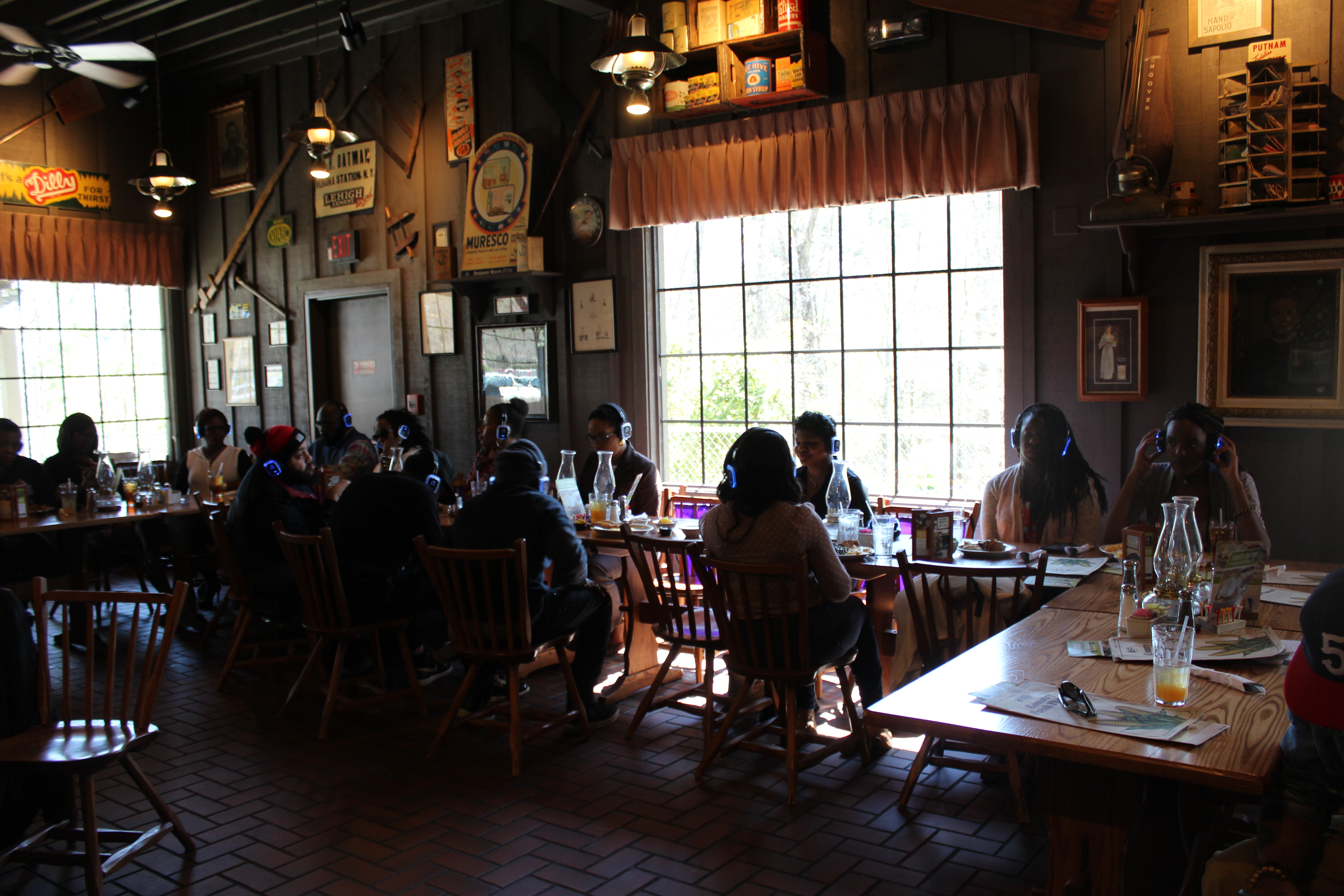 Anthony HamiltonMeet N Greet with Foxy 107.1/104. at Cracker Barrel