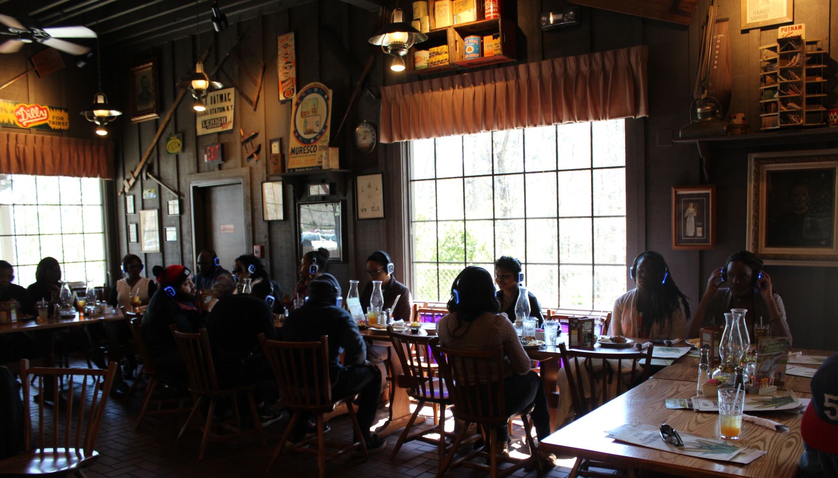 Anthony HamiltonMeet N Greet with Foxy 107.1/104. at Cracker Barrel