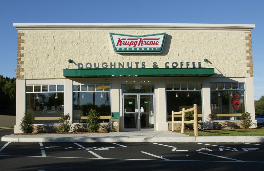 (8/26/04 Boston, MA) Krispy Kreme in Saugus .. (Staff Photo by Mike Adaskaveg. Saved in Friday)