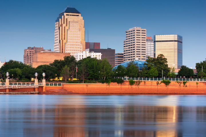 Shreveport, Louisiana, USA downtown skyline on the Red River