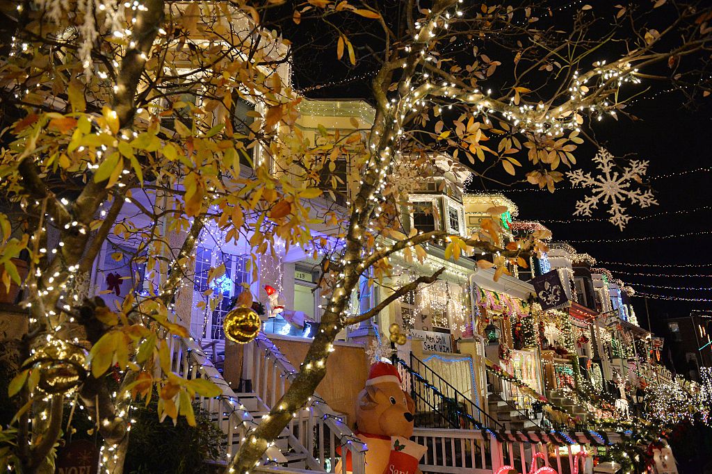 The Most Instagrammable Holiday Date Spots In Baltimore