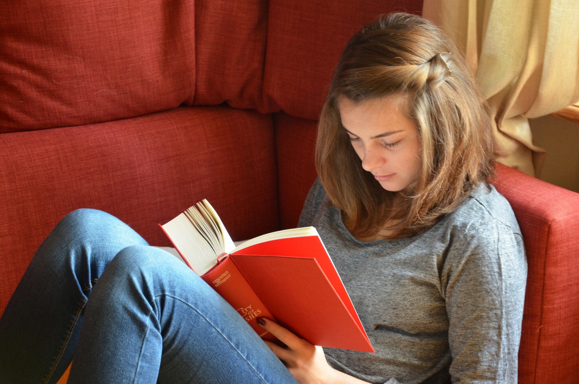 Cozy reading nooks are taking interior home design by storm
