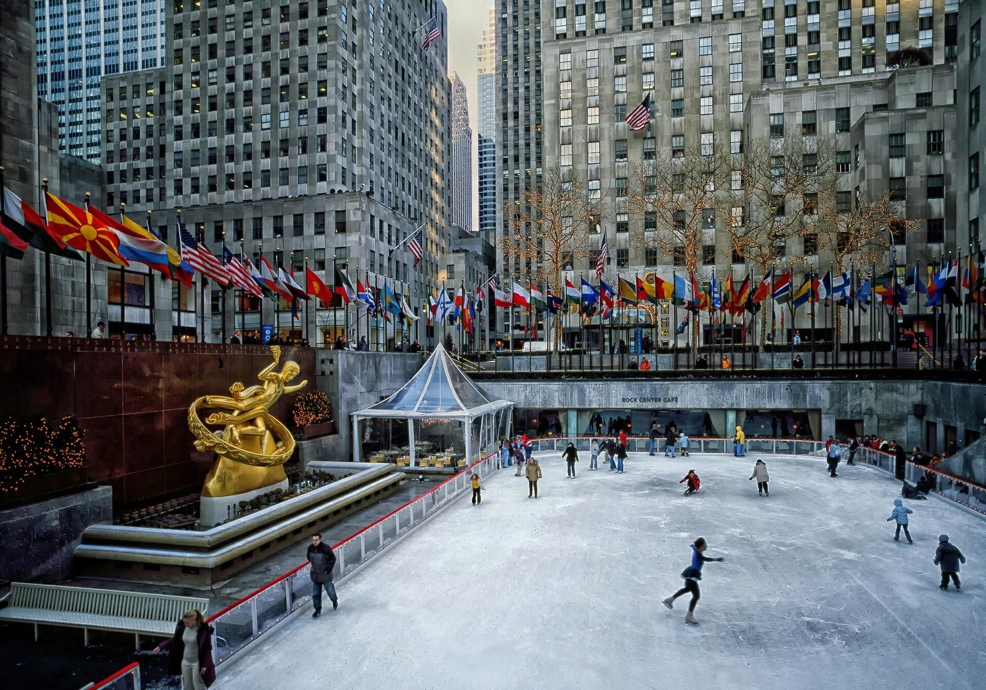 Hidden engineering behind America's most photographed public plazas